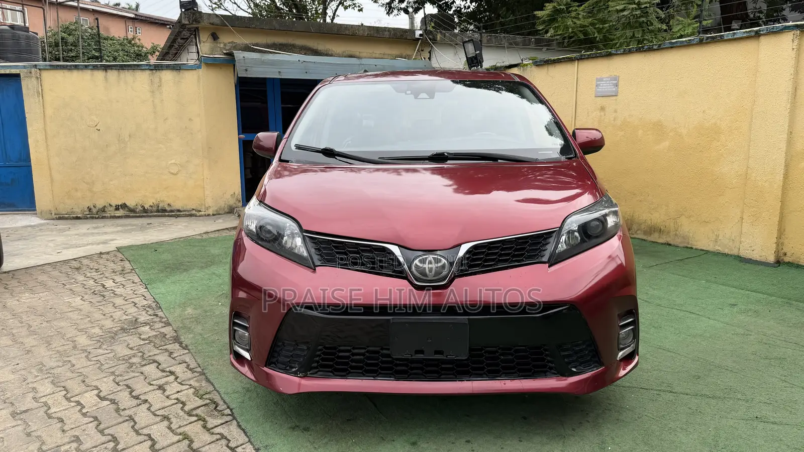 Toyota Sienna SE Premium (3.5L 6cyl 8A) 2018 Maroon