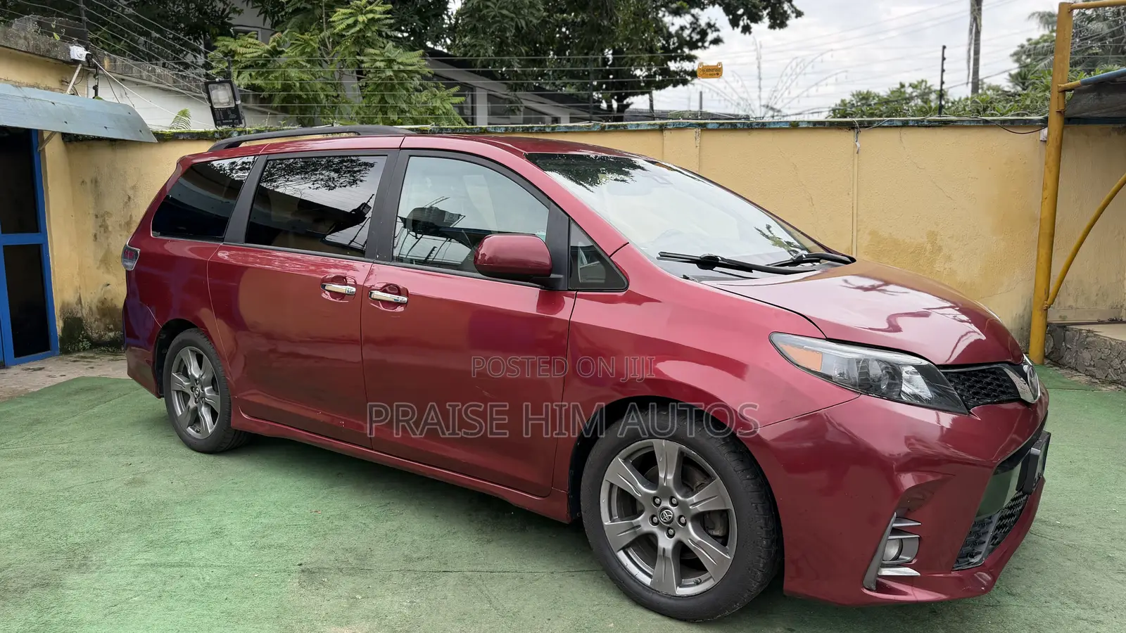 Toyota Sienna SE Premium (3.5L 6cyl 8A) 2018 Maroon