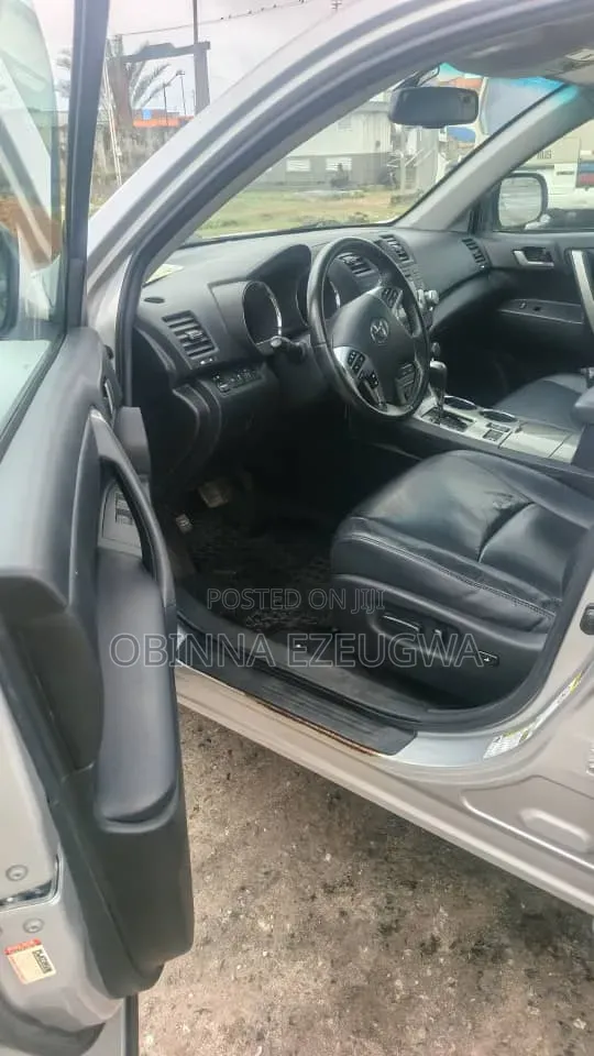 Toyota Highlander 3.5L 4WD 2013 Silver