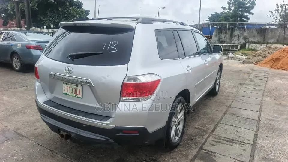 Toyota Highlander 3.5L 4WD 2013 Silver