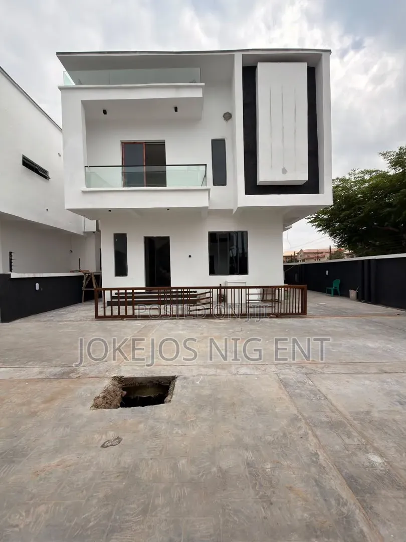 5bdrm Duplex in Idado for sale