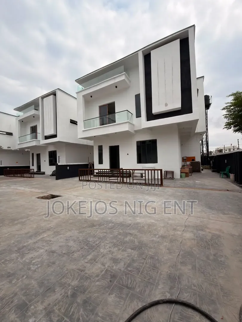 5bdrm Duplex in Idado for sale