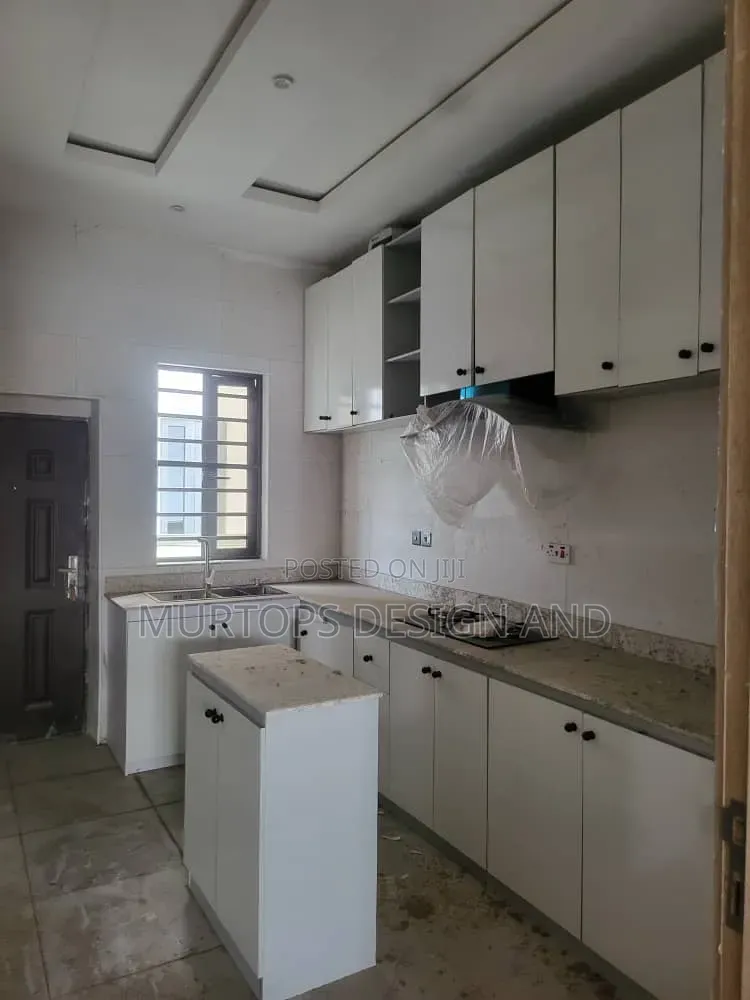 3bdrm Duplex in Lekki Phase 2 for sale