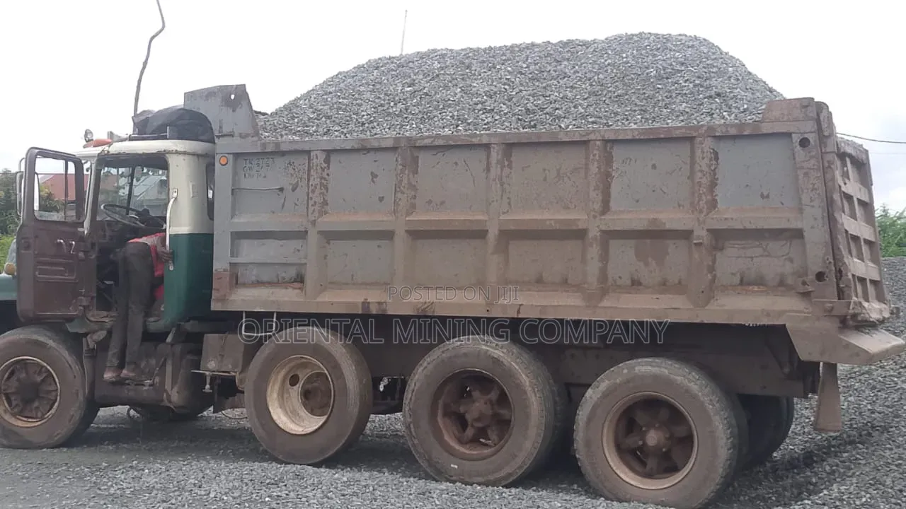 Imo Lite Iron Black Chippings and Granite