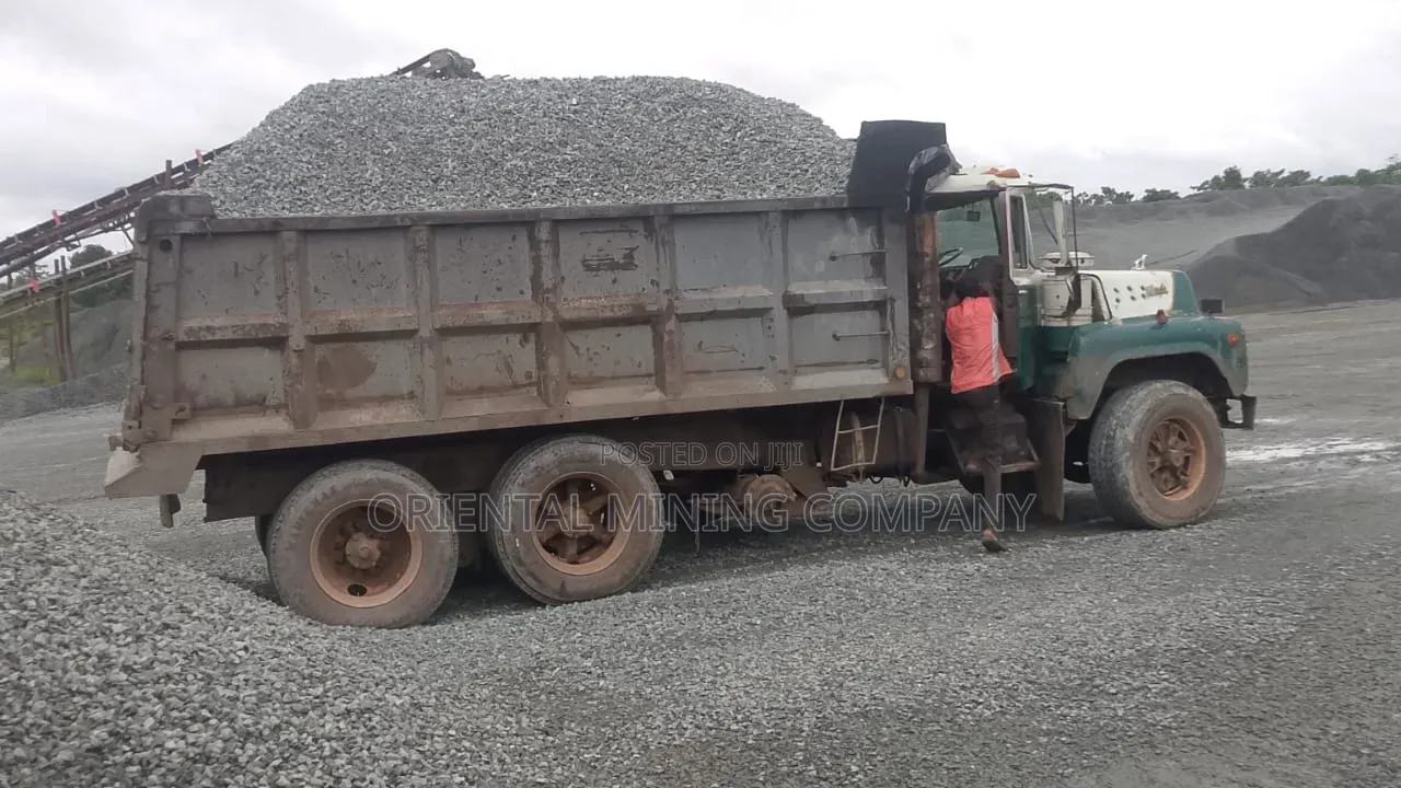 Imo Lite Iron Black Chippings and Granite