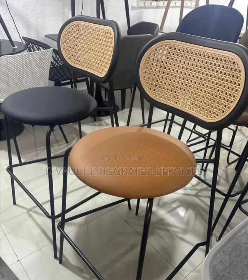 Bar Stool / Modern Bar Chair