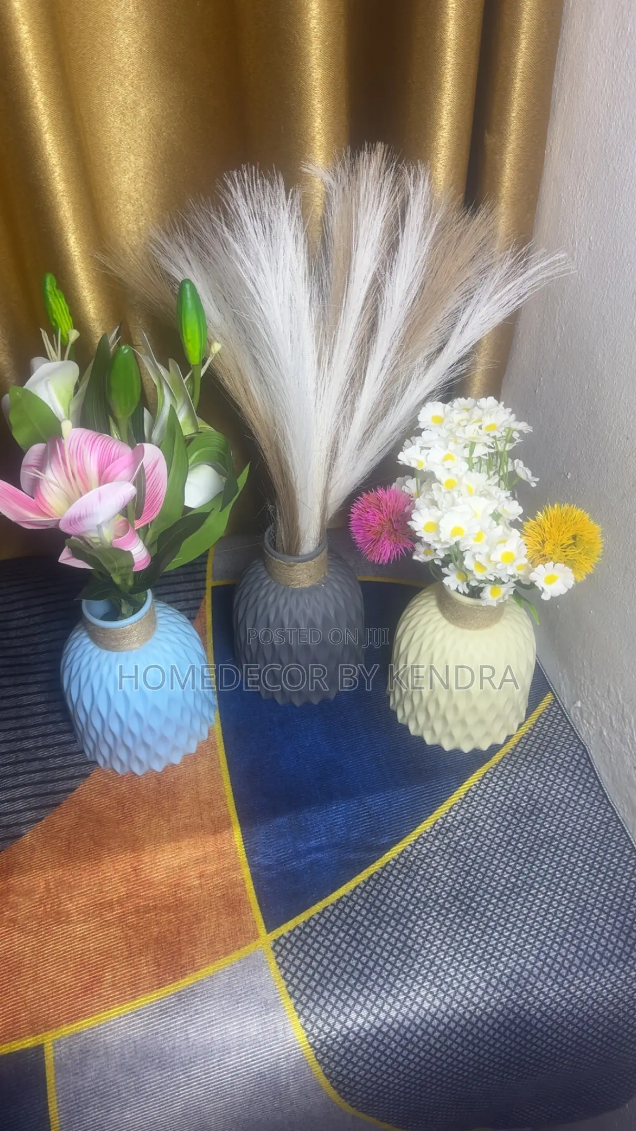 Minimal Flower Vase and Flowers