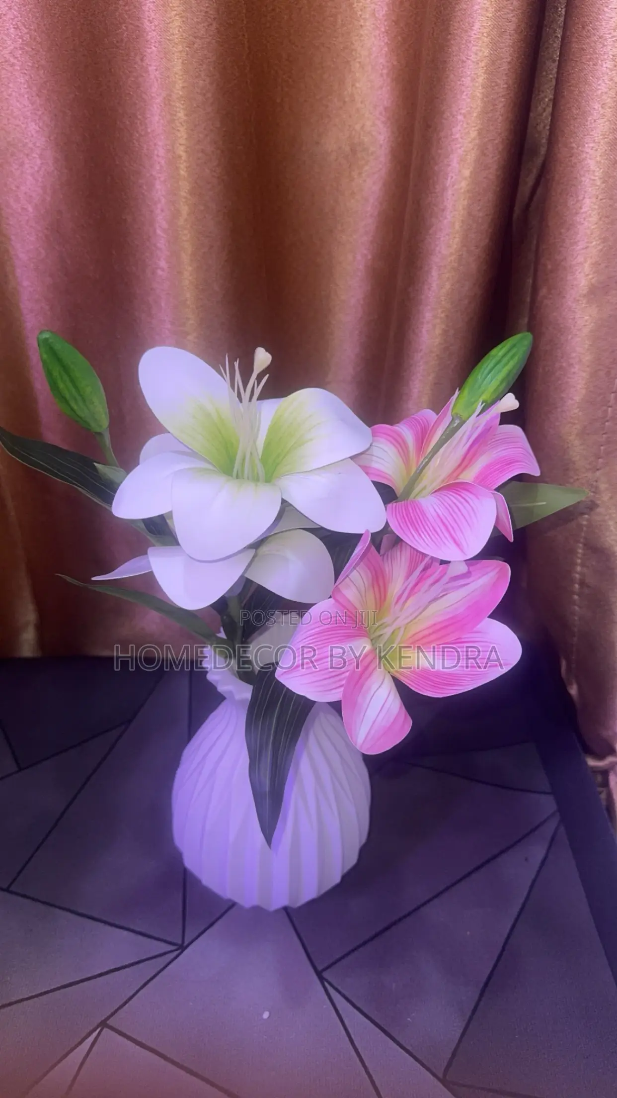 Minimal Flower Vase and Flowers