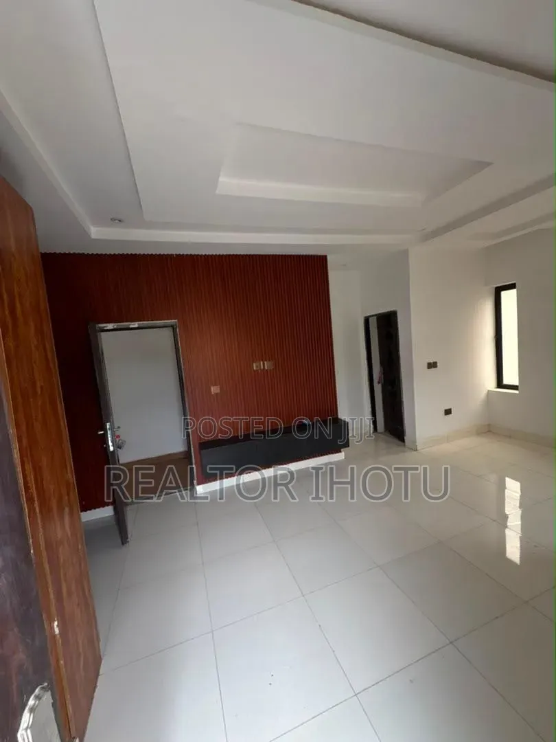4bdrm Duplex in Ushafa for sale