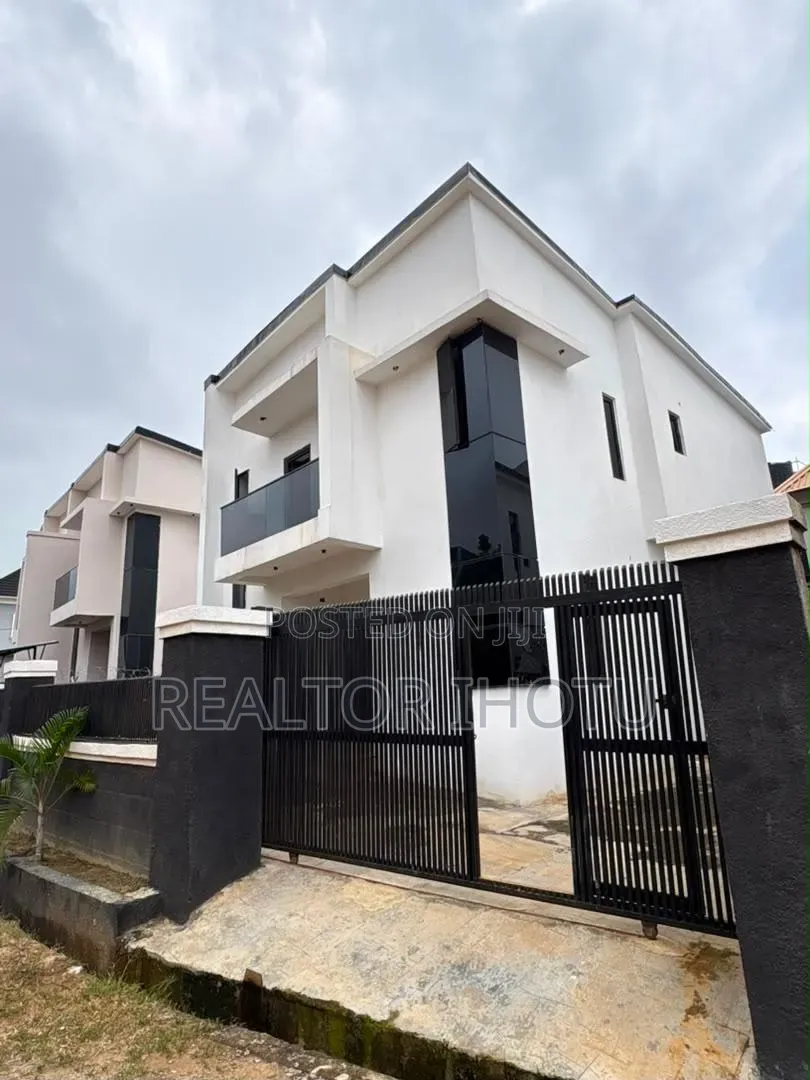 4bdrm Duplex in Ushafa for sale
