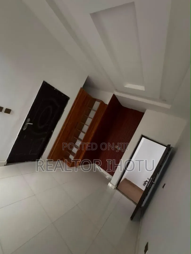 4bdrm Duplex in Ushafa for sale