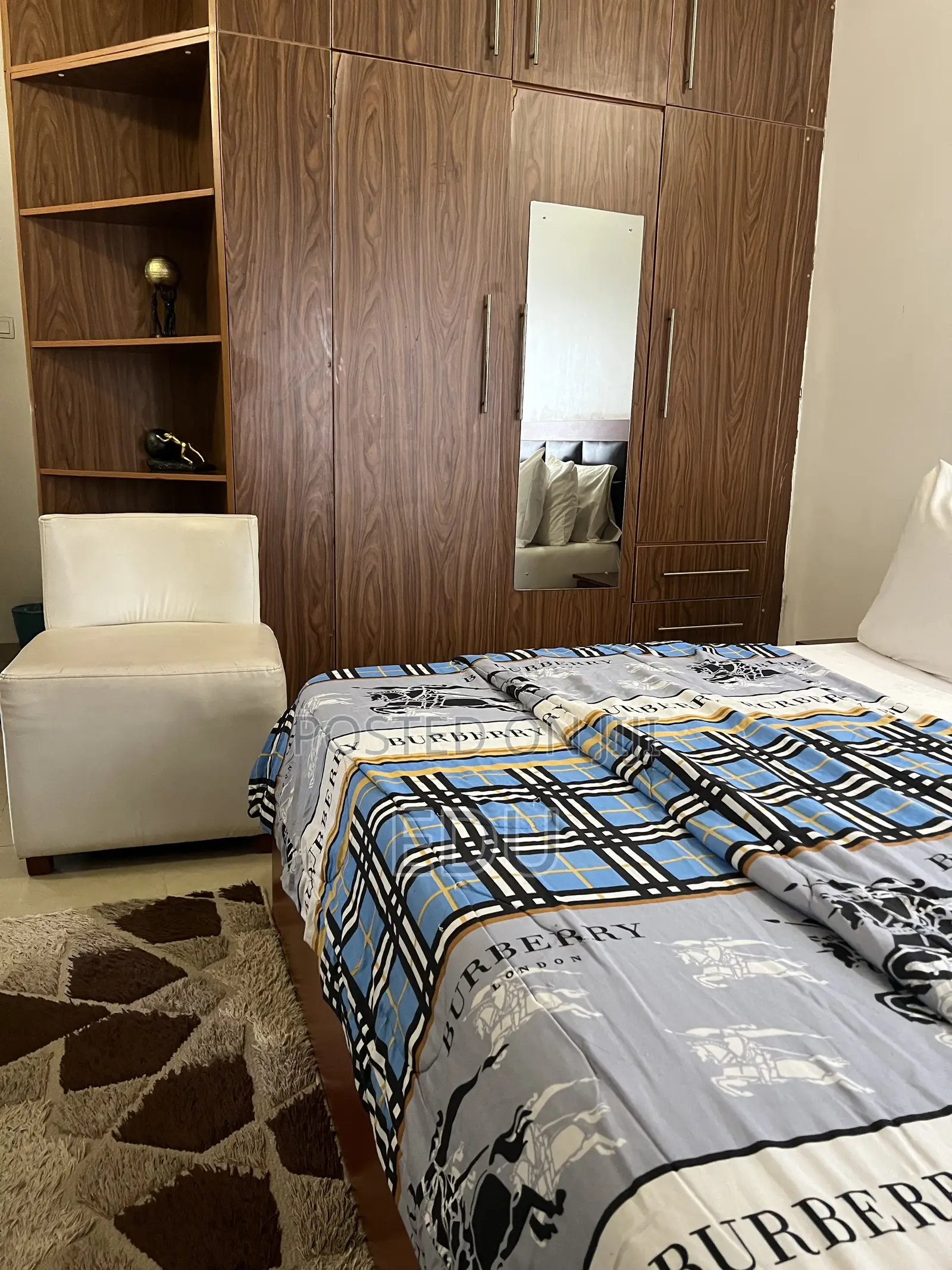 A Well Furnished Apartment- Queen