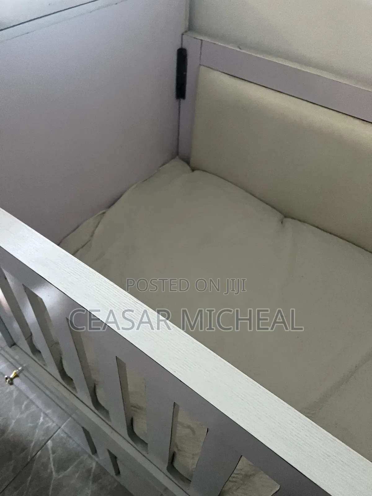 Convertible Baby Crib, Foam, Changing Table Drawers for Baby 1-3 Yrs