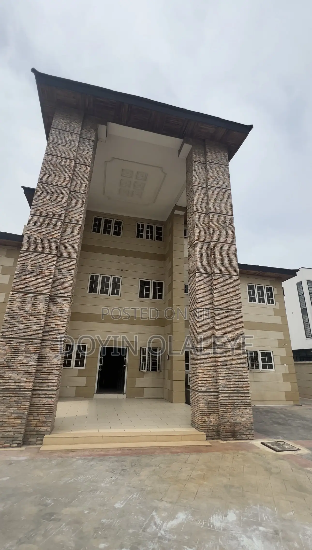 16-Room Detached Property for Lease | Prime Oniru, Lekki