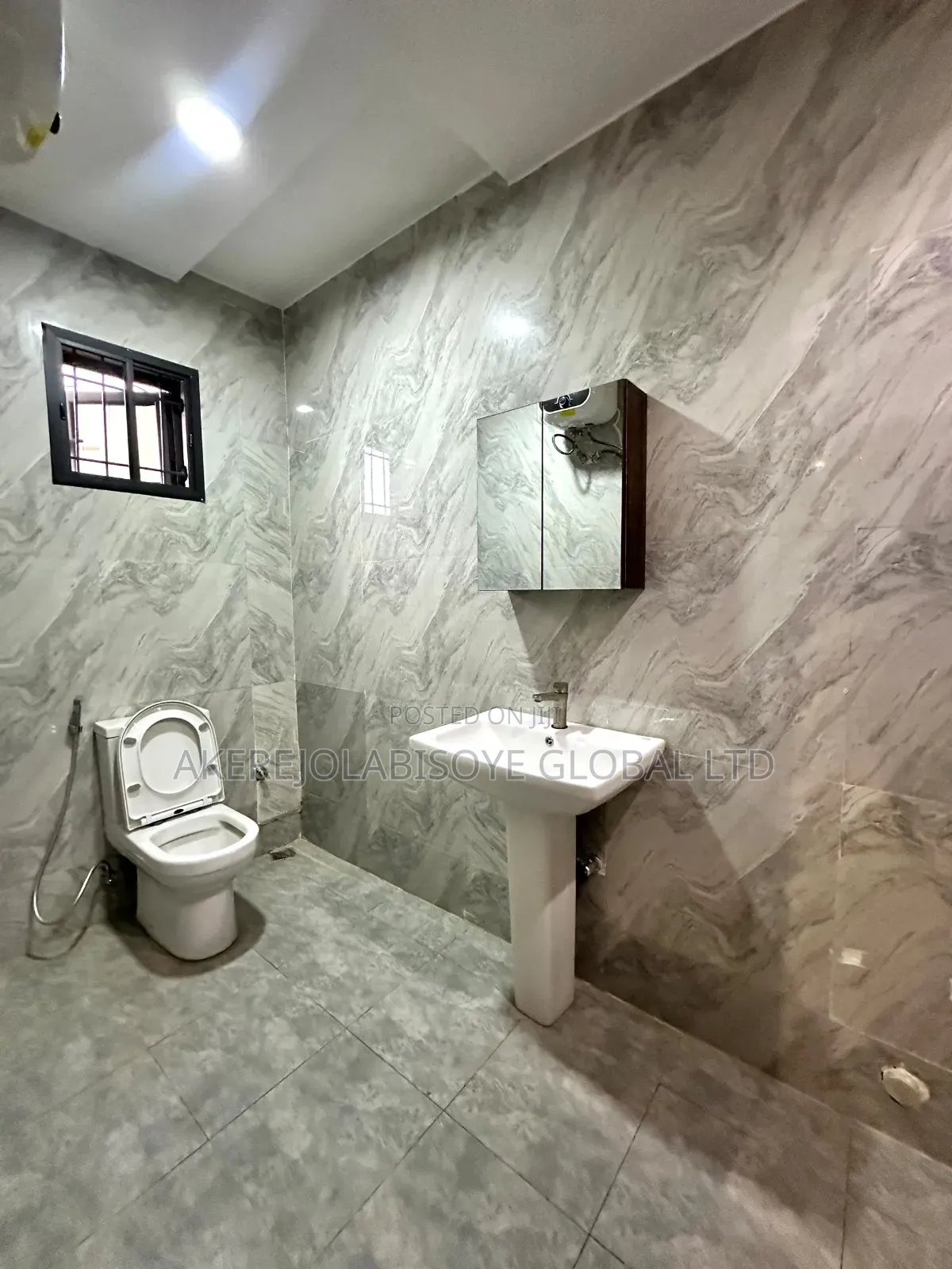 2bdrm Apartment in Gwarinpa Main, Life Camp for rent