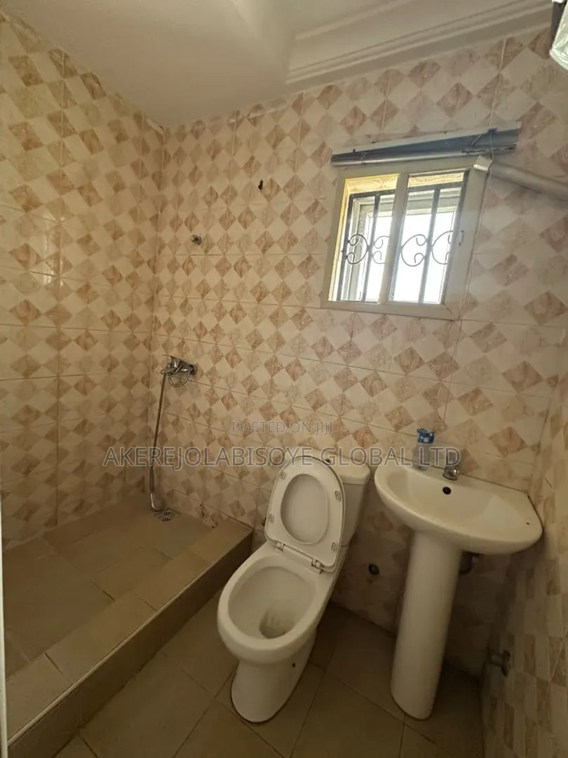 4bdrm Duplex in Lifecamp Abuja for rent