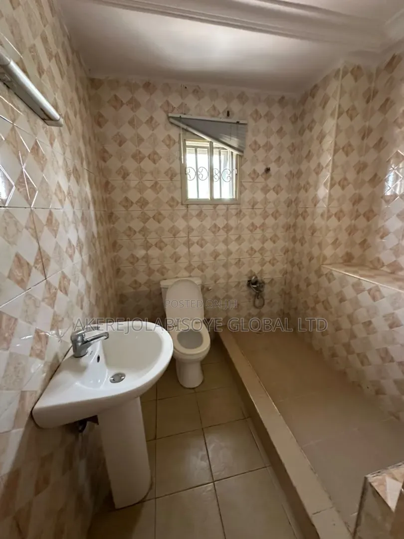 4bdrm Duplex in Lifecamp Abuja for rent