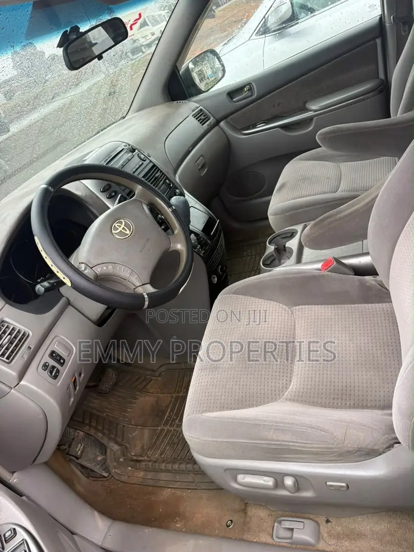Toyota Sienna 2006 Silver