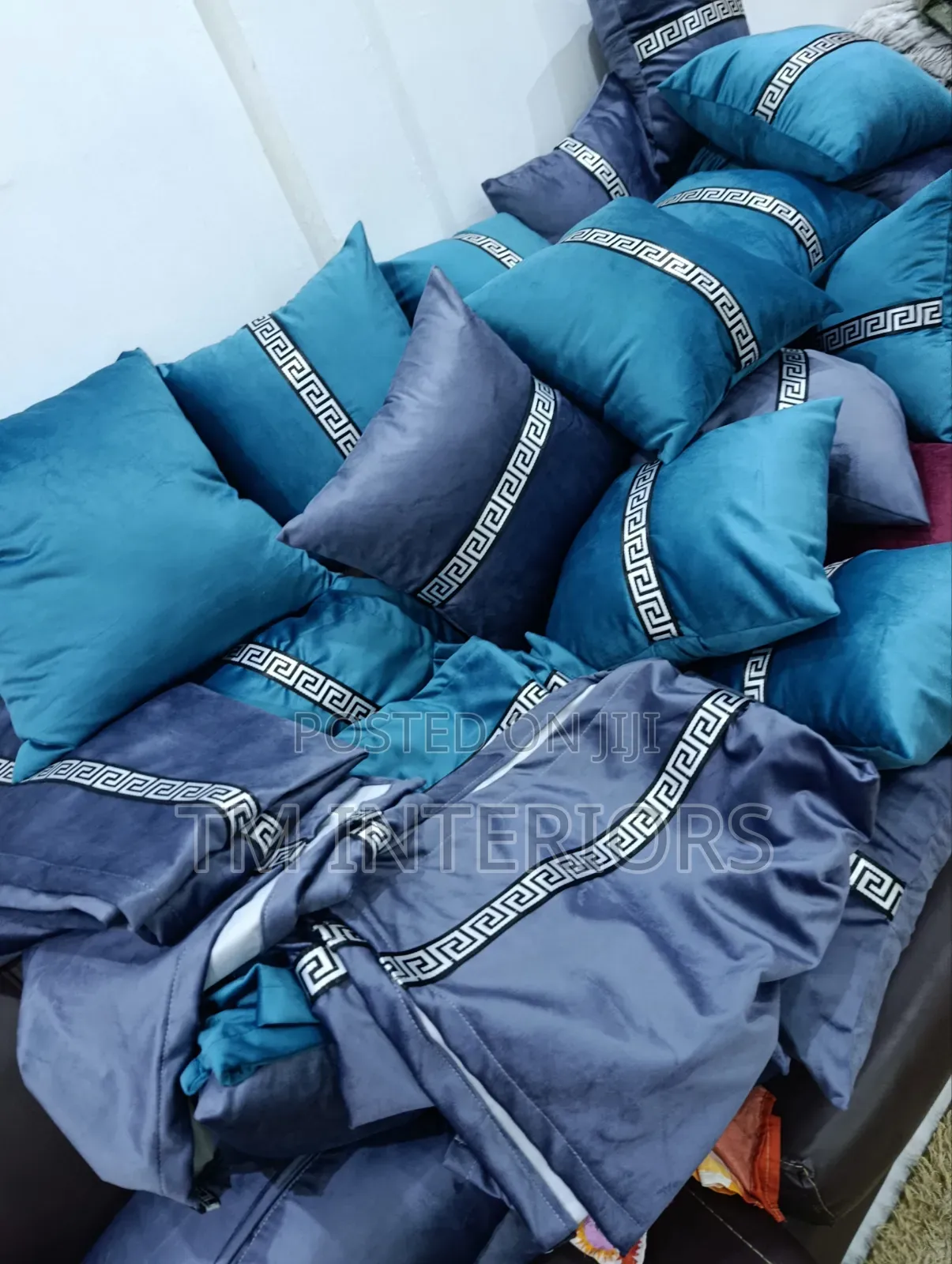 Velvet Throw Pillows and Bedrunner
