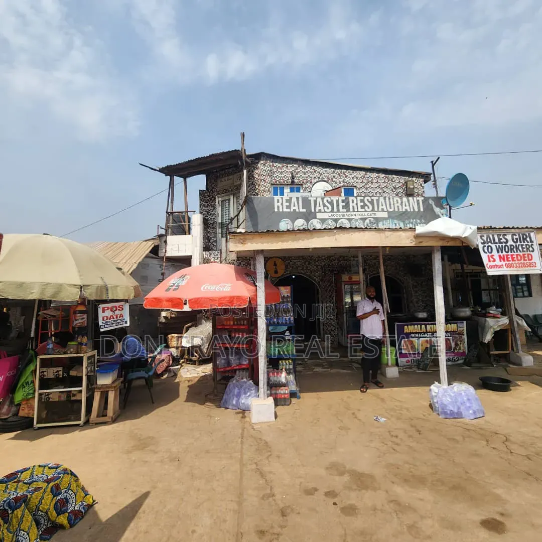 A Big Shop to Let at Ibadan Toll Gate Motor Park