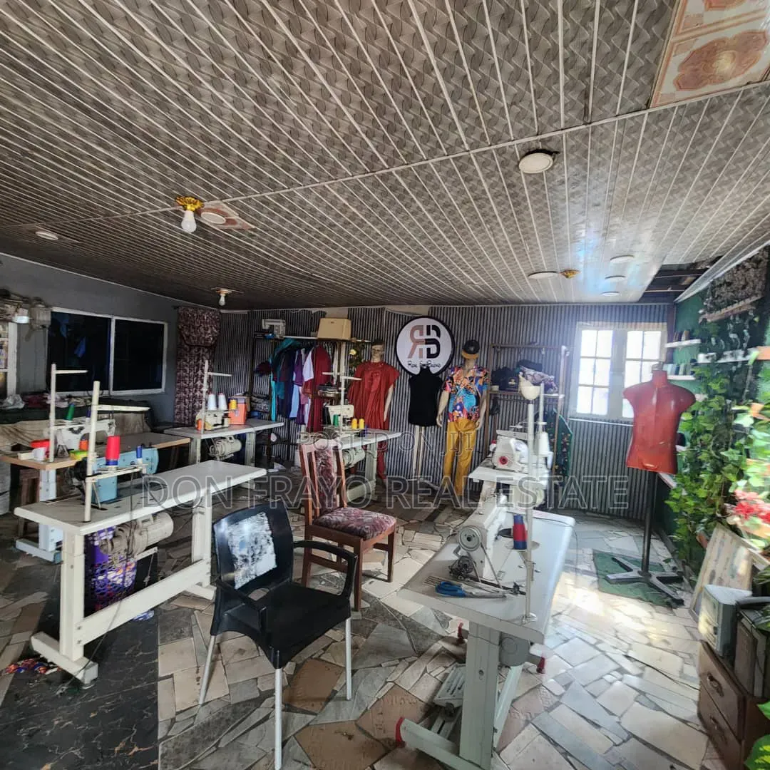 A Big Shop to Let at Ibadan Toll Gate Motor Park