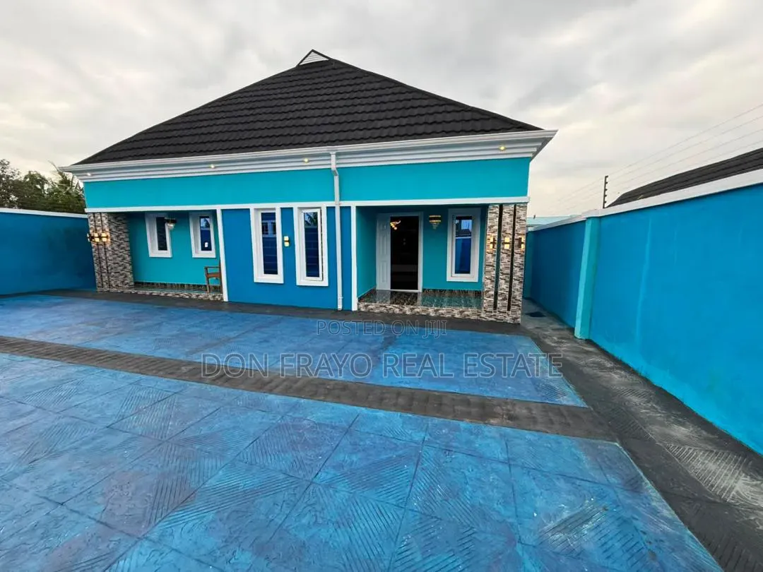 3bdrm Bungalow in Elebu Estate, Akala Express for sale
