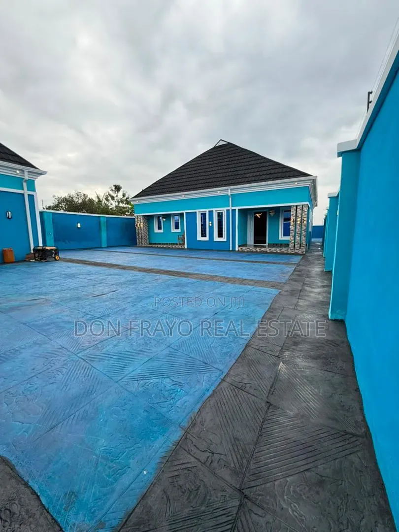3bdrm Bungalow in Elebu Estate, Akala Express for sale