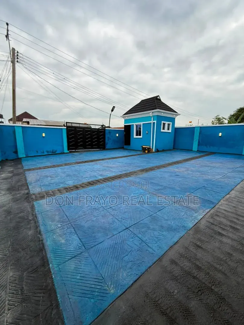 3bdrm Bungalow in Elebu Estate, Akala Express for sale