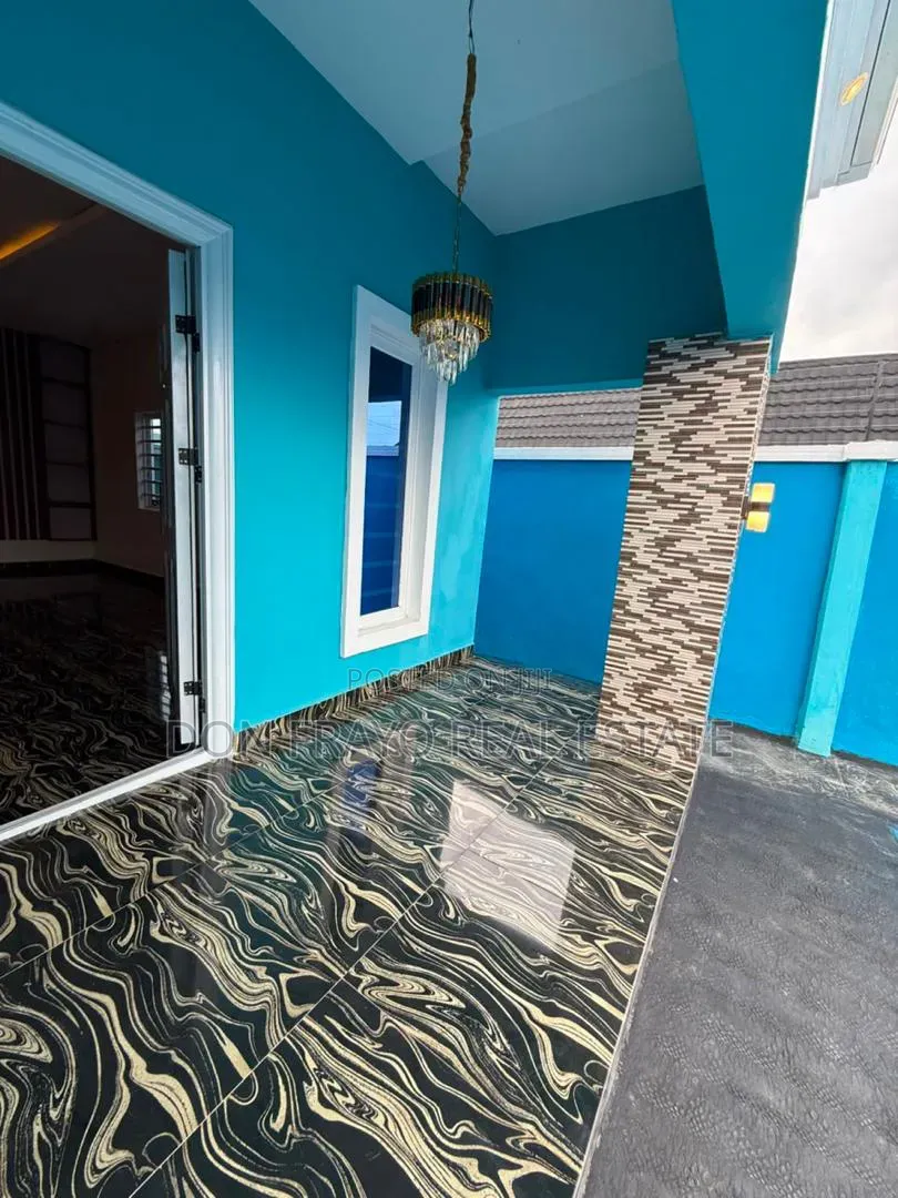 3bdrm Bungalow in Elebu Estate, Akala Express for sale