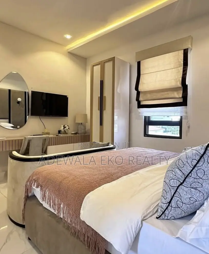 Cosy Studio Shortlet Lekki Phase 1– 24hrs Power