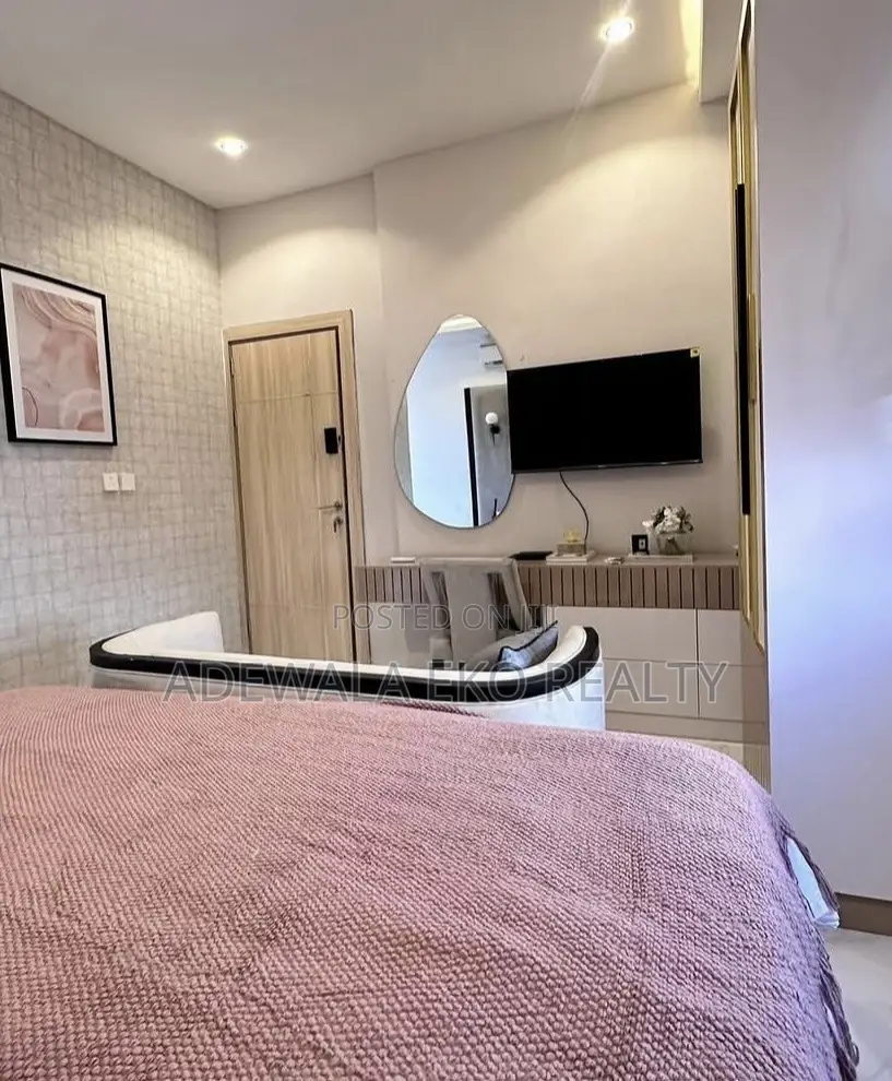 Cosy Studio Shortlet Lekki Phase 1– 24hrs Power