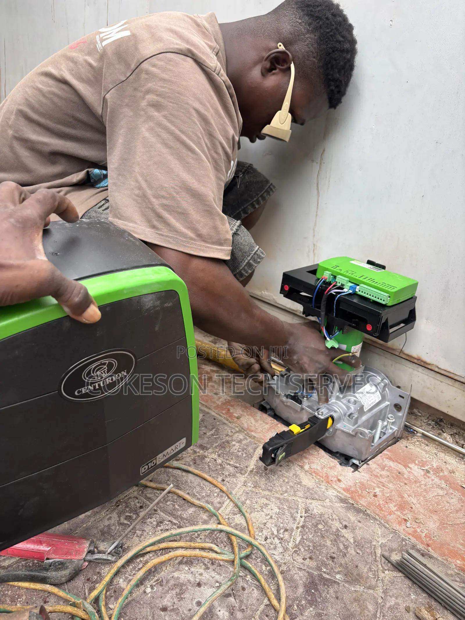 Compact Remote Control Automatic Sliding Gate System Setup