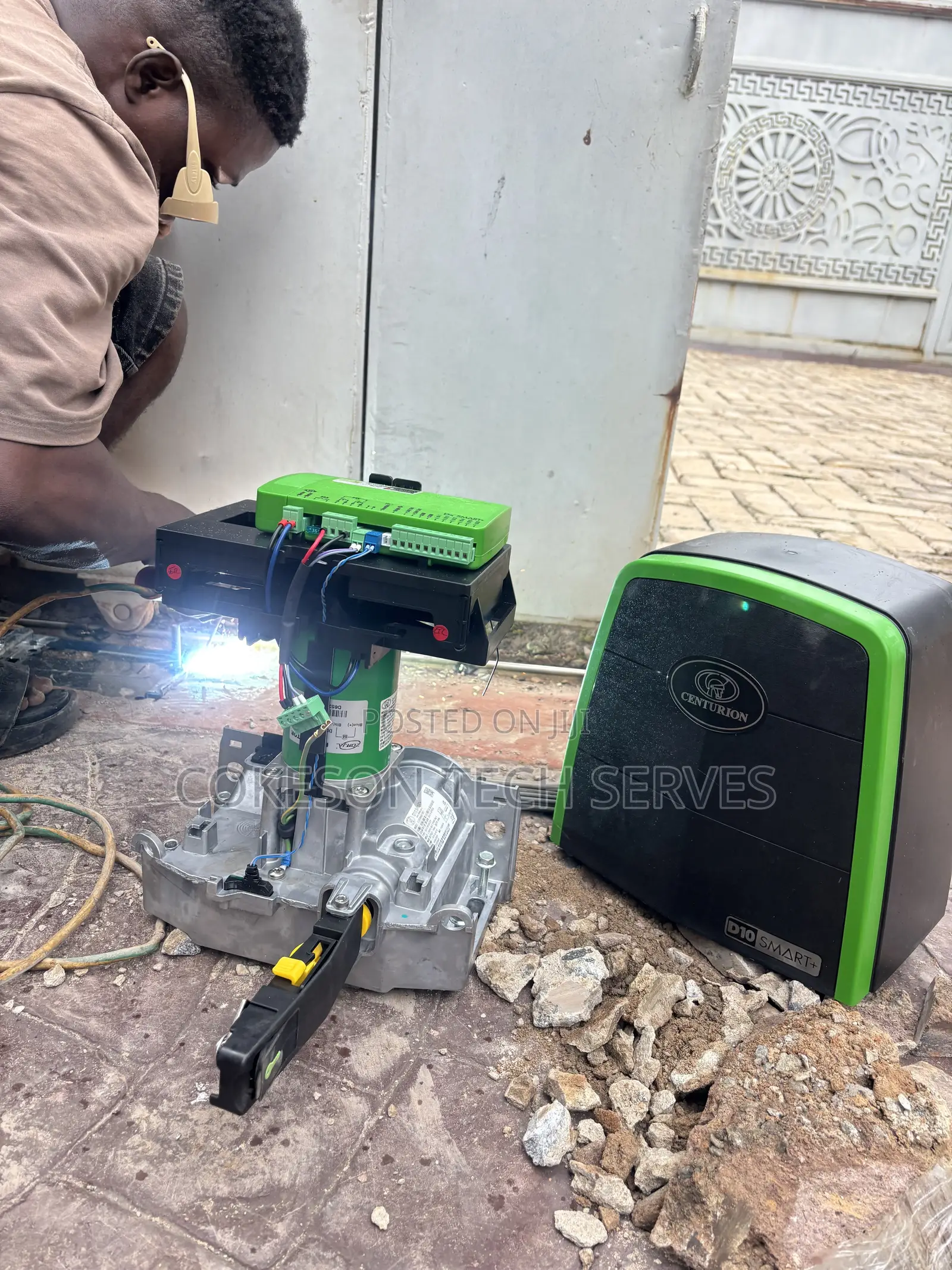 Heavy-Duty Warehouse Remote Control Sliding Gate Machine Installation