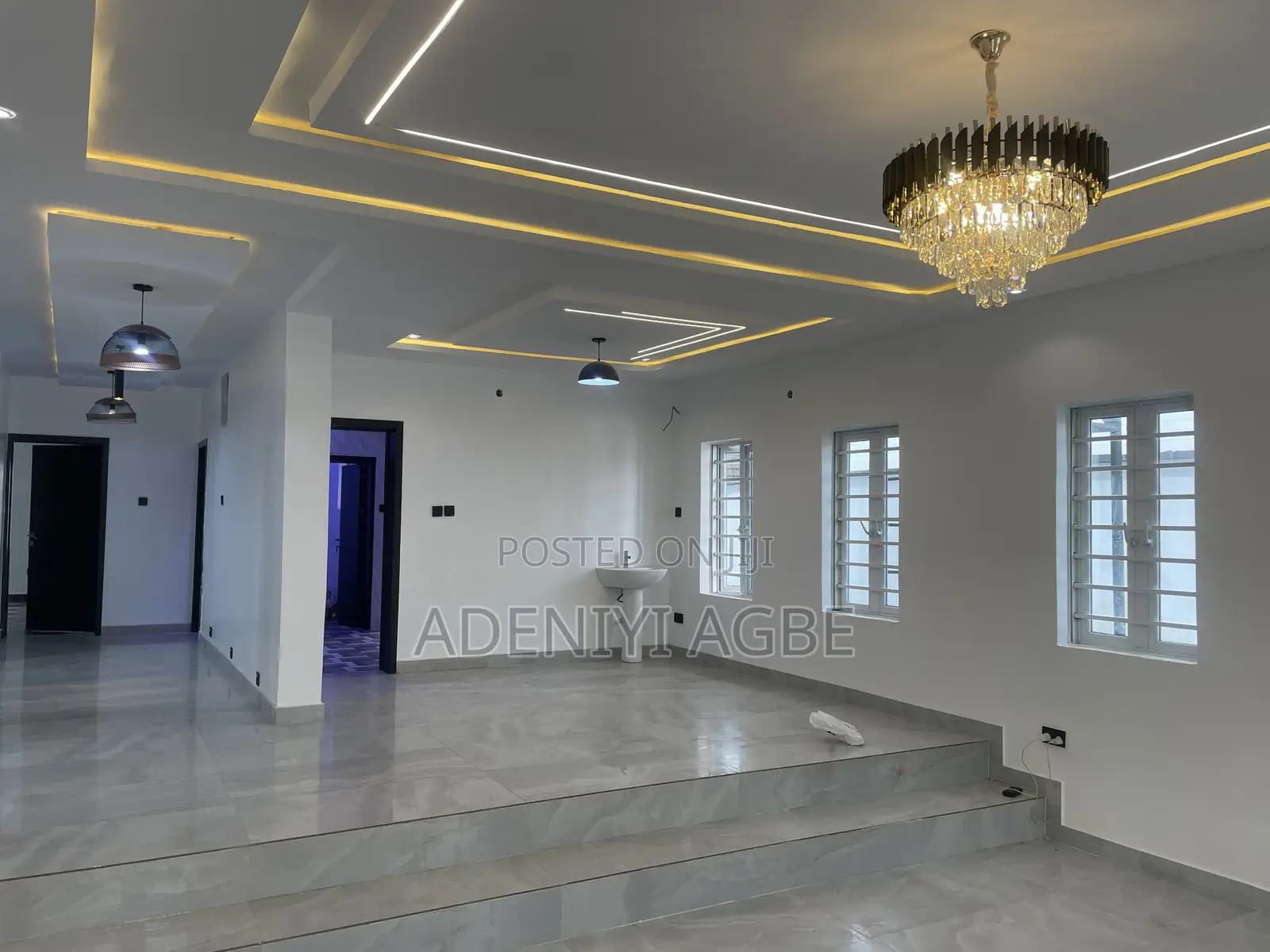 5bdrm Duplex in Shola F. Adedui, Idishin for sale