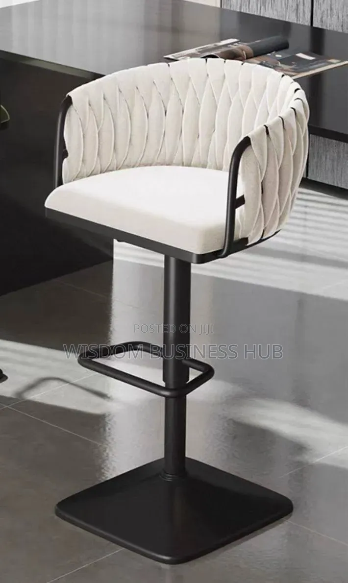 Spectators Low Bar Stool for Homes
