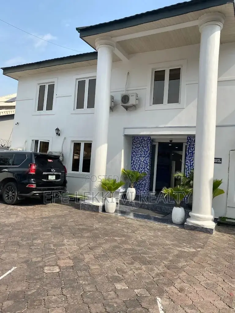 10bdrm House in Lekki for sale