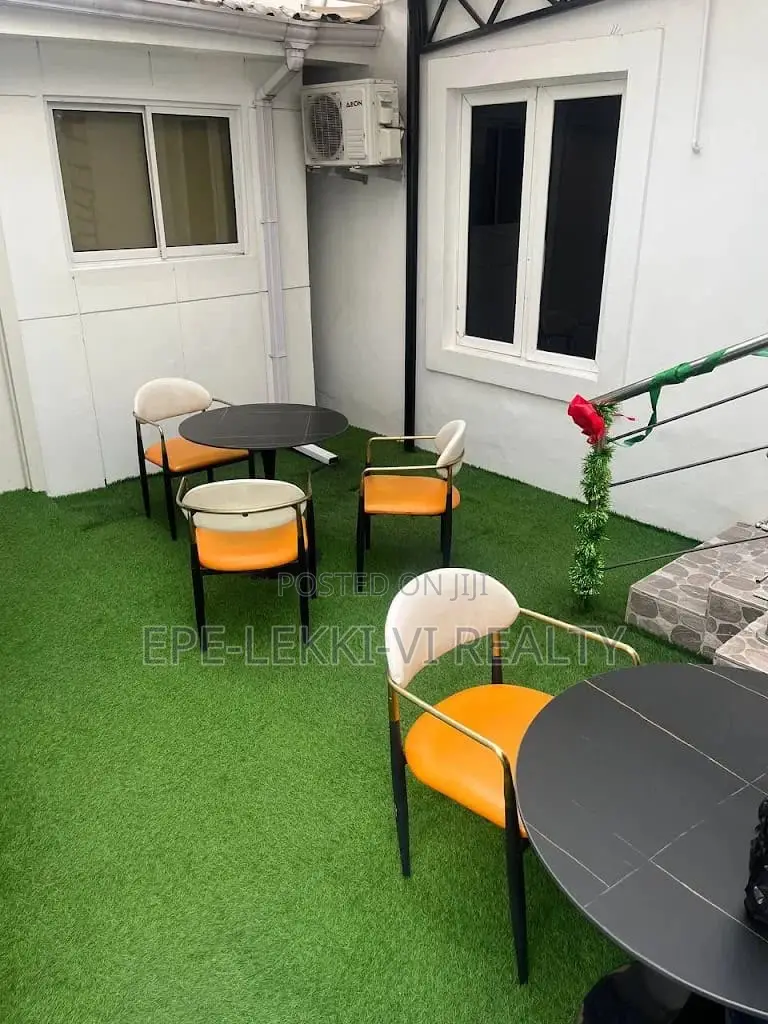 10bdrm House in Lekki for sale