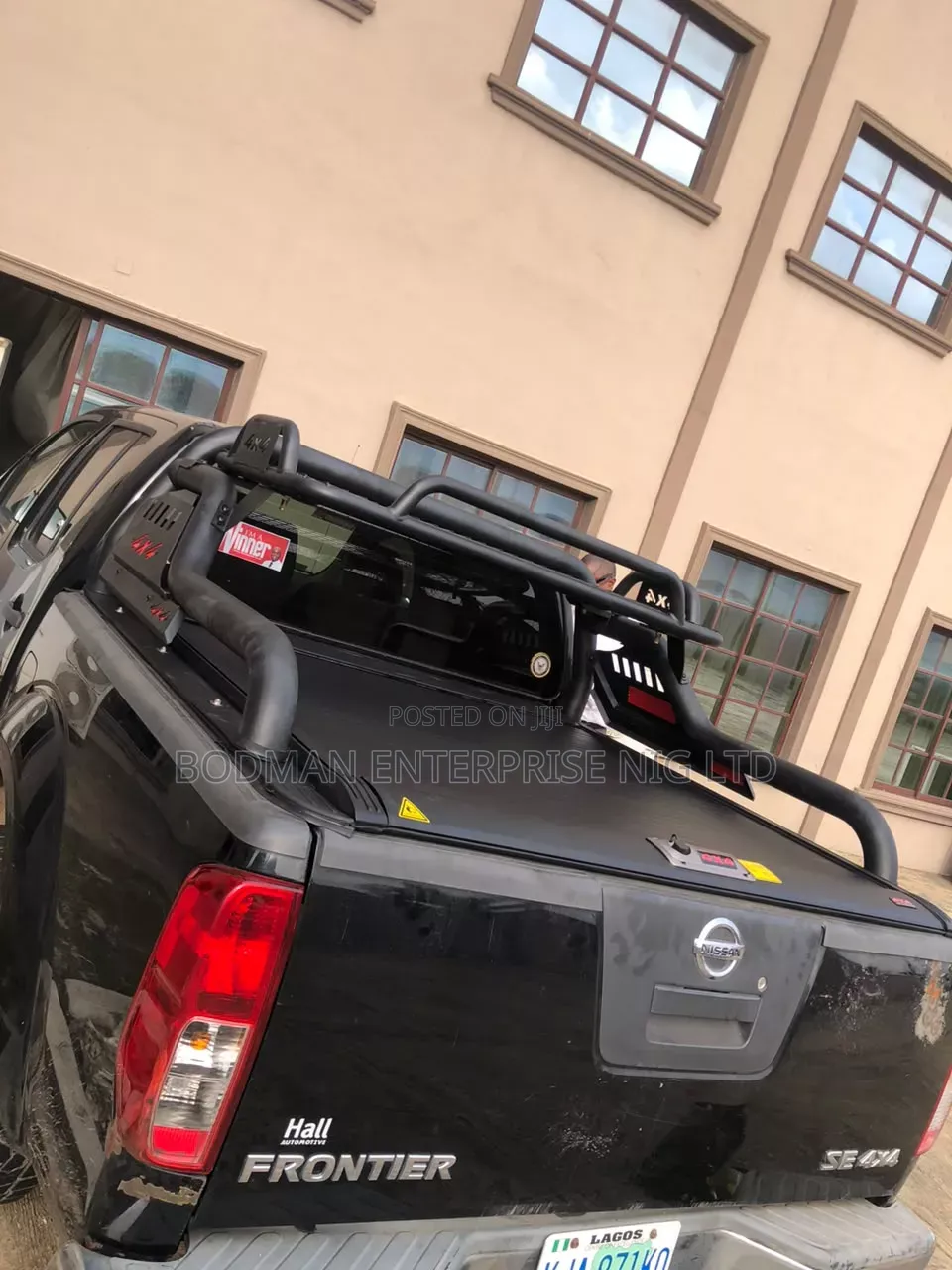 Manual Retractable Boot Cover With Off-Road Bar for Frontier /%_+2