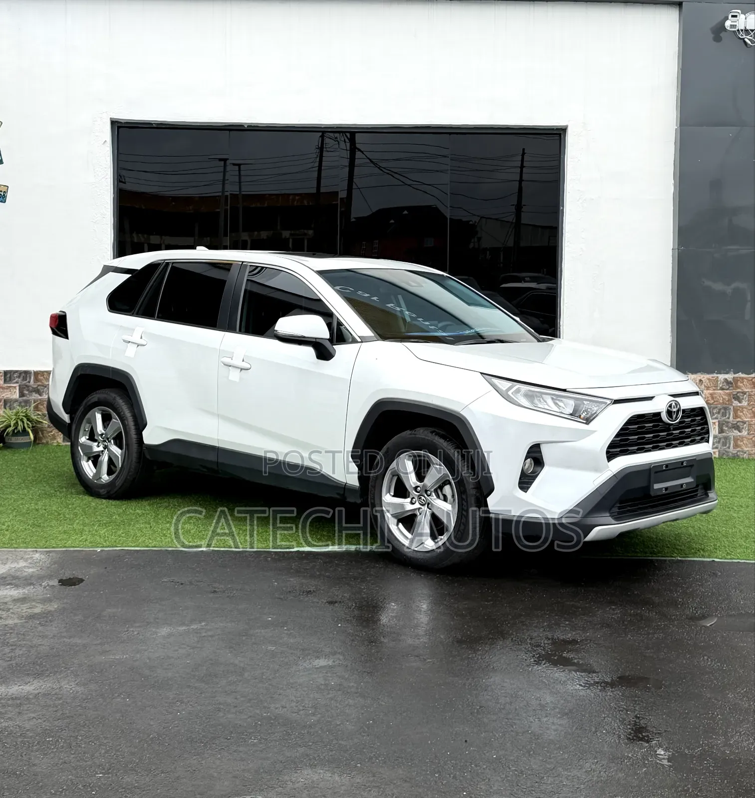 Toyota RAV4 Limited 2022 White