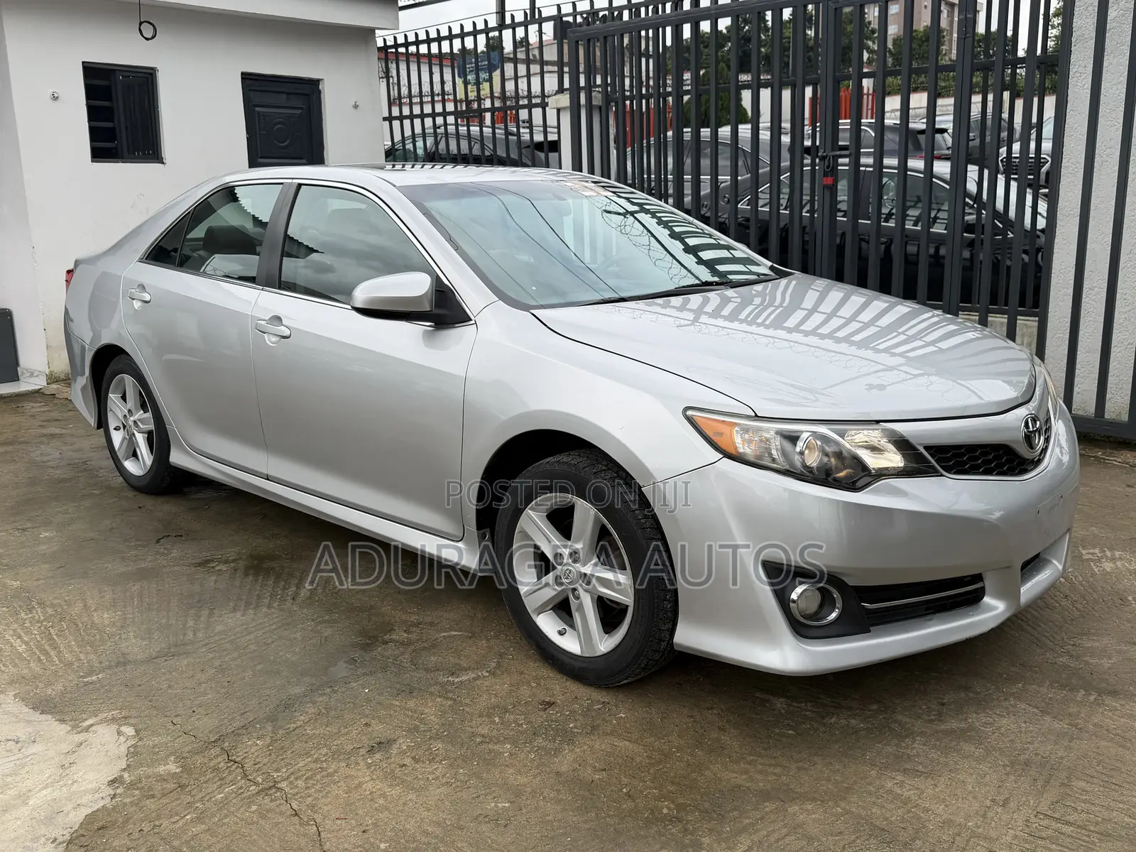 Toyota Camry SE 4dr Sedan (2.5L 4cyl 6A) 2012 Silver