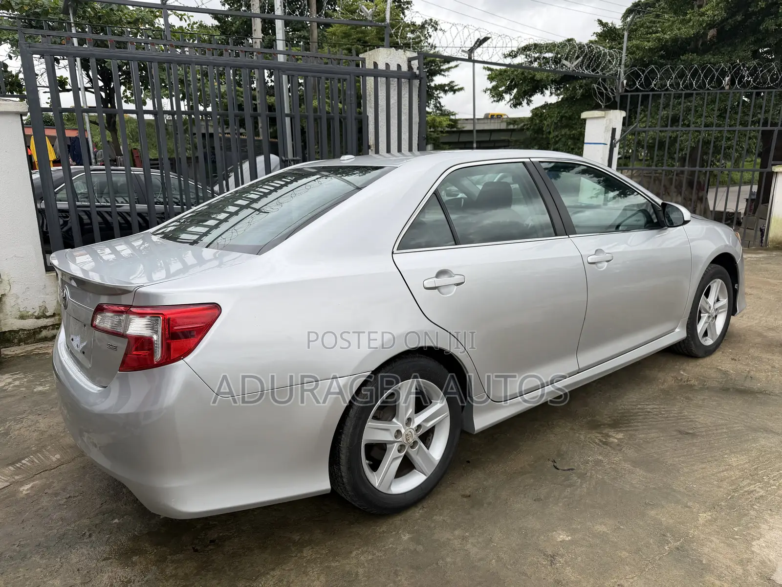 Toyota Camry SE 4dr Sedan (2.5L 4cyl 6A) 2012 Silver