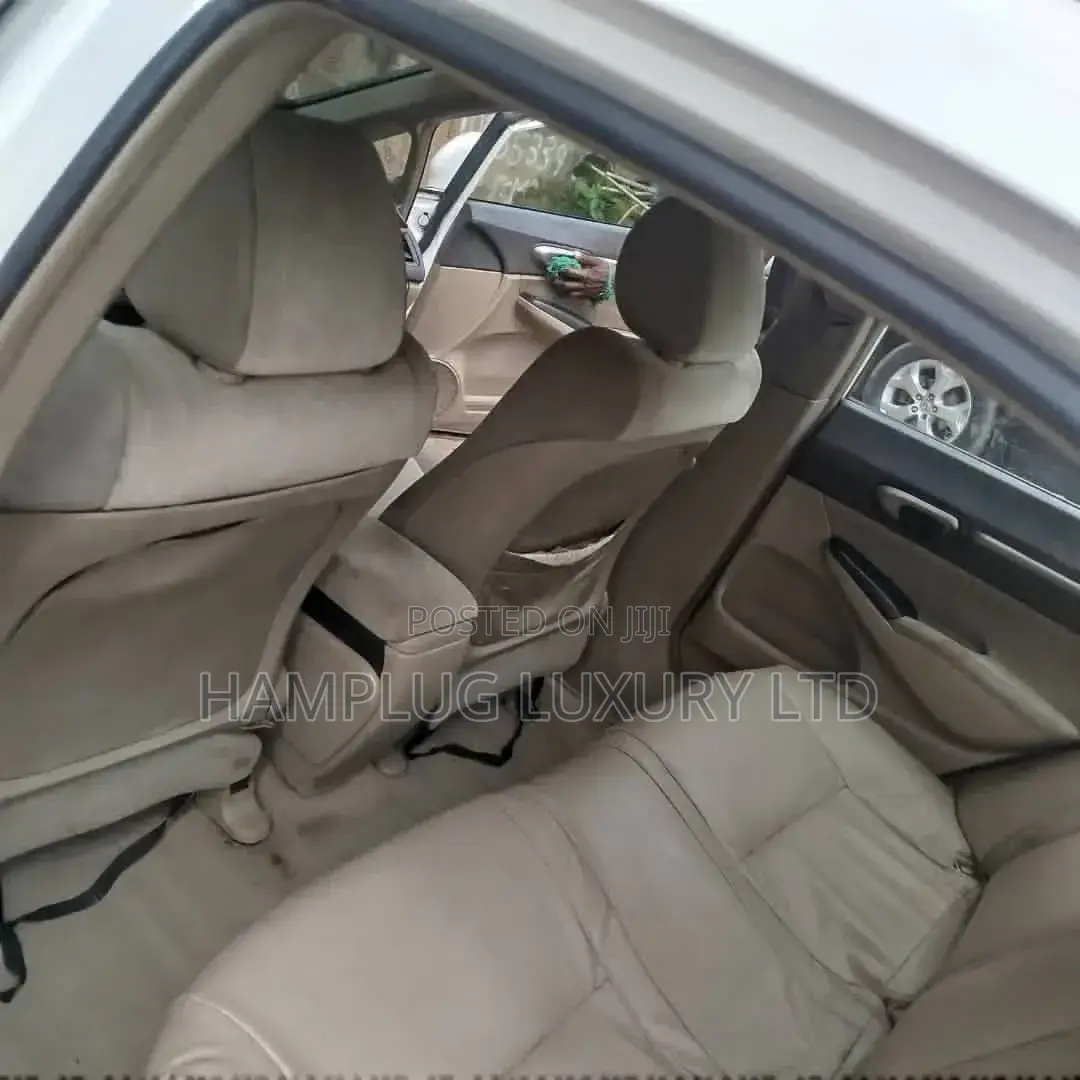 Honda Civic 2010 White
