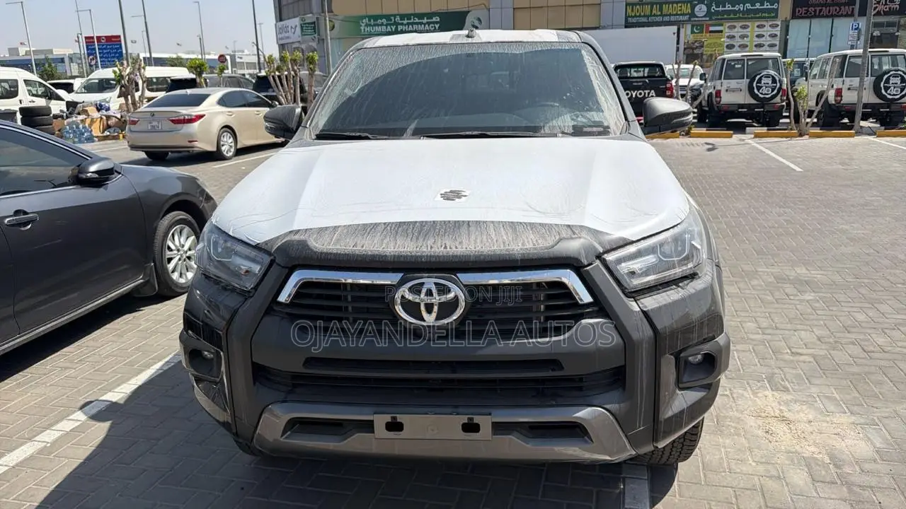New Toyota Hilux High 2026 Black