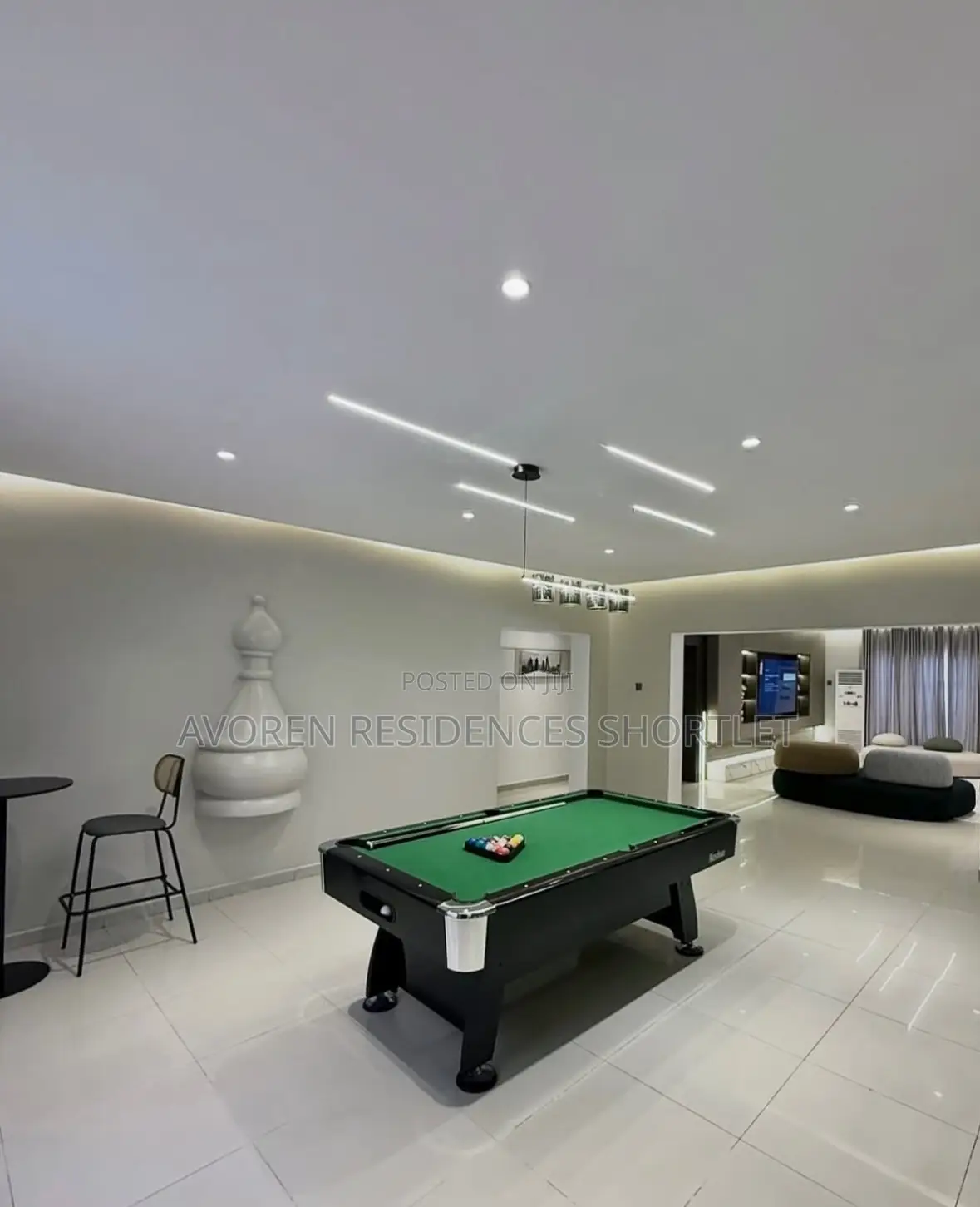 Classic 2 Bedroom Apartment Shortlet in Admiralty Way