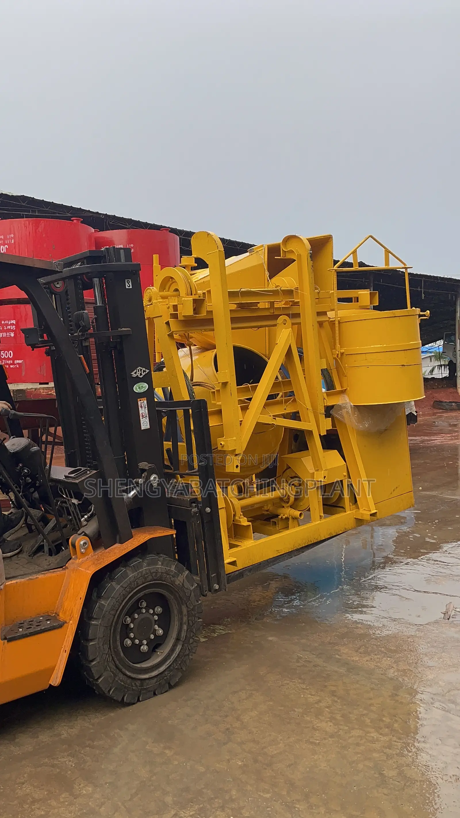 Self Loader Concrete Mixer With Hoist