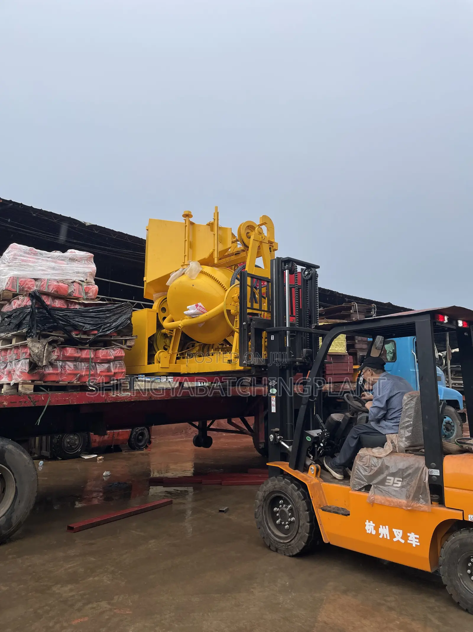 Self Loader Concrete Mixer With Hoist