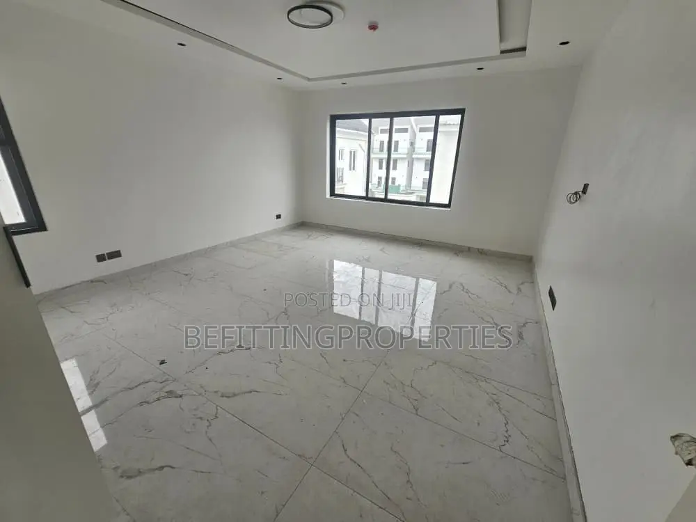 6bdrm Duplex in Banana Island for sale