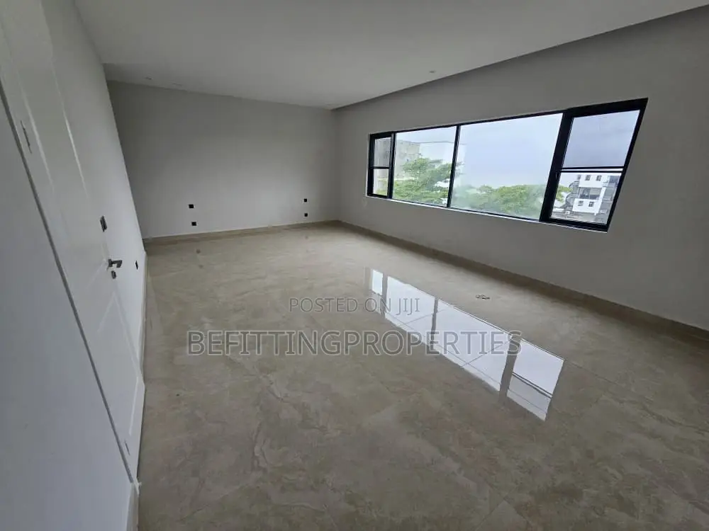 4bdrm Duplex in Banana Island for sale