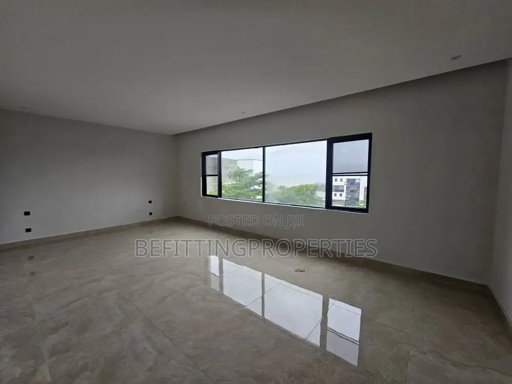 4bdrm Duplex in Banana Island for sale