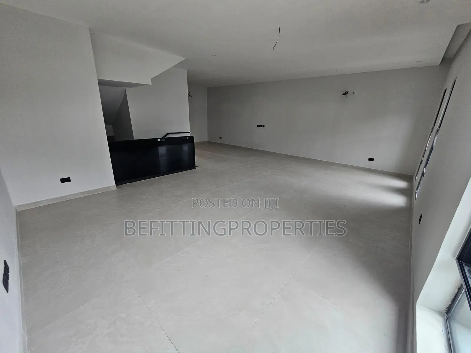 4bdrm Duplex in Banana Island for sale